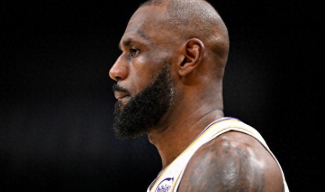 博鱼APP-25-6！湖人吊打东部豪门，詹姆斯梦回巅峰，打服主场球迷