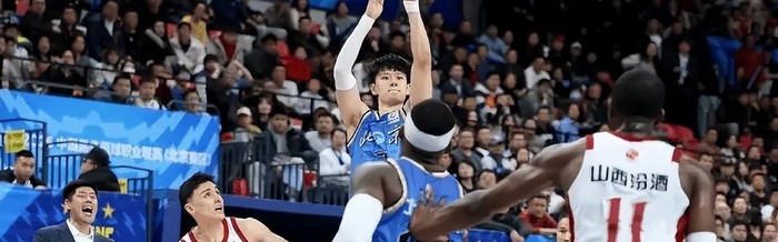 曾凡博腰伤麻烦了！归期待定，顺便恢复手指伤势，许利民压力山大|周鹏|赵睿|周琦|复出|受伤_新浪体育_新浪新闻